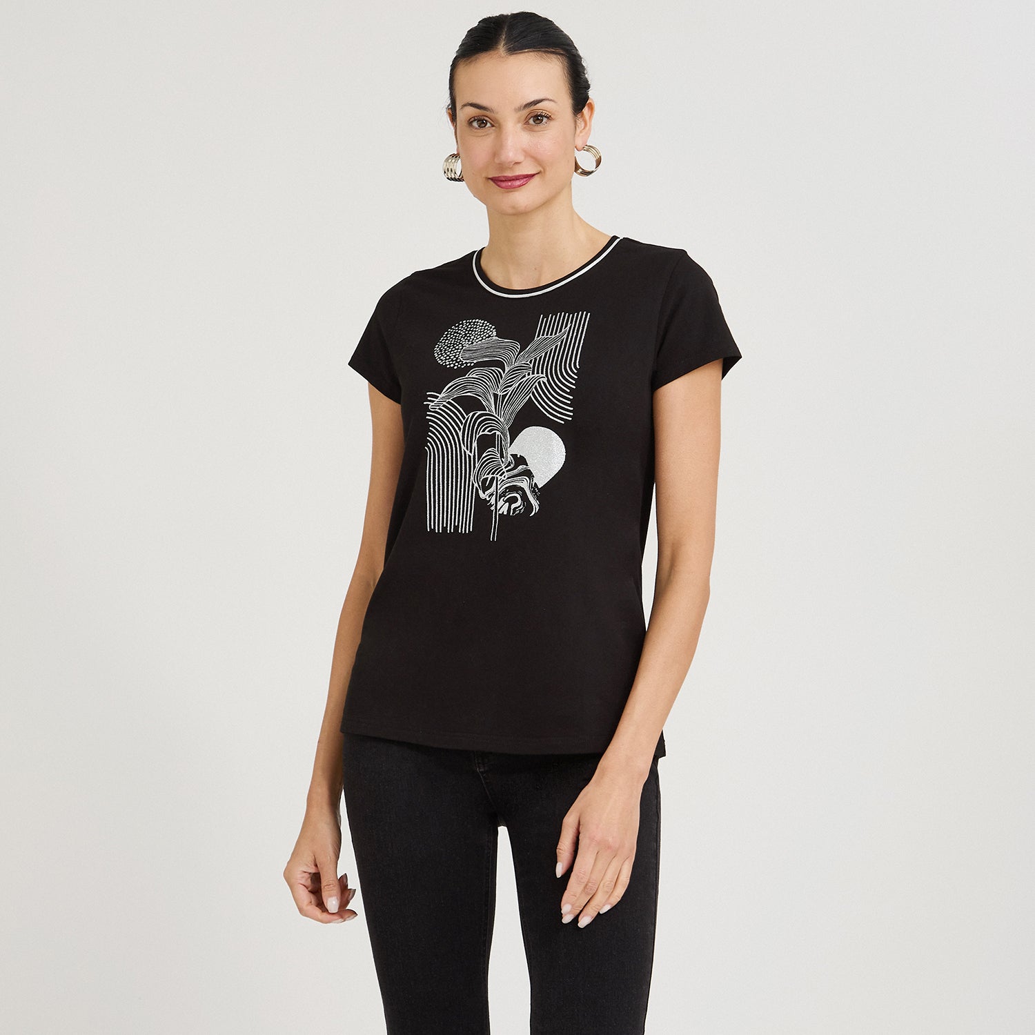Polera Manga Corta con Estampado Localizado Negro